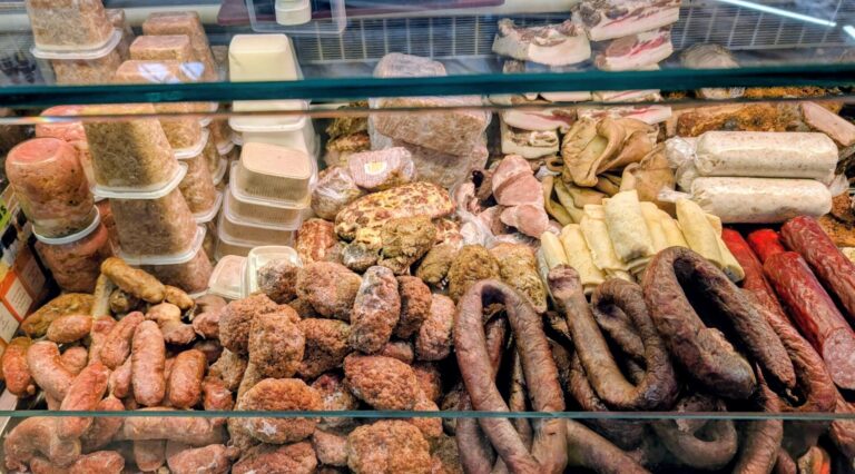 Gaļas tirgotāji savu produkciju sāk piedāvāt Gastronomijas paviljonā